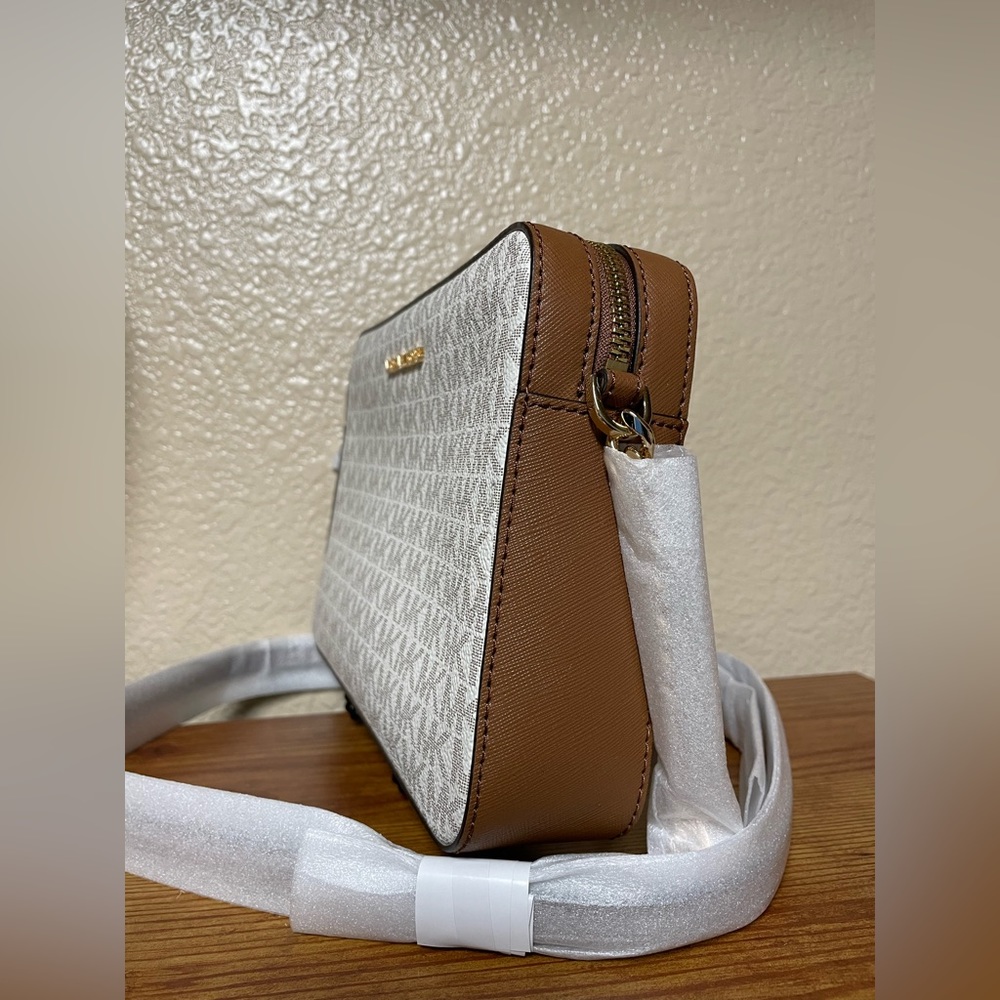 Michael Kors  Women’s Jet Set Large East West Crossbody Handbag 10 x 7”